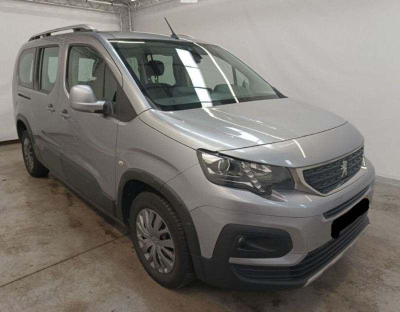 Photo 14 de l'offre de PEUGEOT RIFTER XL LONG 1.5 BlueHDi 130 EAT8 ALLURE Equipé TPMR 6PL à 35500€ chez Mérignac auto