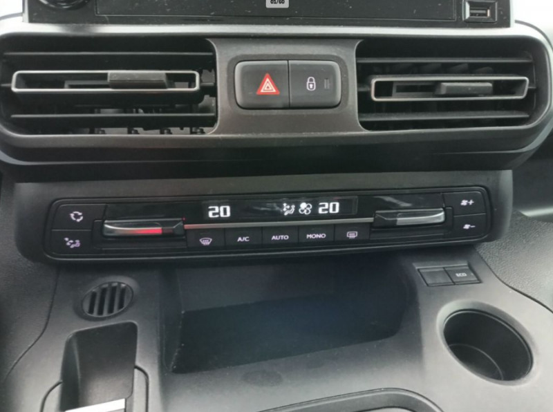 Photo 19 de l'offre de PEUGEOT RIFTER XL LONG 1.5 BlueHDi 130 EAT8 ALLURE Equipé TPMR 6PL à 32900€ chez Mérignac auto