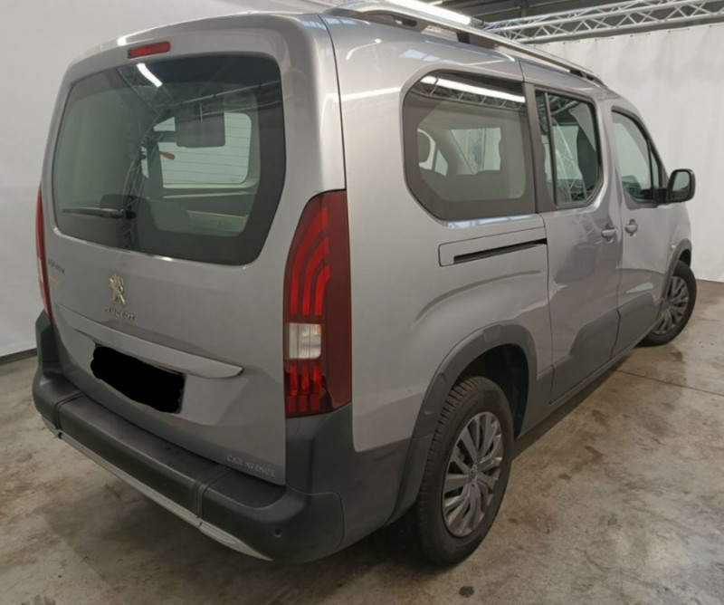 Photo 2 de l'offre de PEUGEOT RIFTER XL LONG 1.5 BlueHDi 130 EAT8 ALLURE Equipé TPMR 6PL à 32900€ chez Mérignac auto