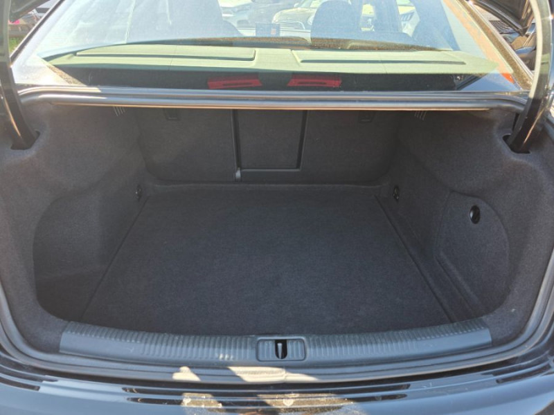 Photo 12 de l'offre de AUDI A3 SPORTBACK BERLINE 30 TDI 116 S Tronic 7 SPORT 4P GPS Xénon Plus SC JA17 à 19950€ chez Mérignac auto