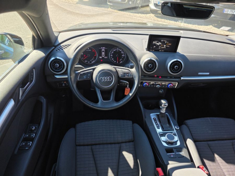 Photo 14 de l'offre de AUDI A3 SPORTBACK BERLINE 30 TDI 116 S Tronic 7 SPORT 4P GPS Xénon Plus SC JA17 à 19950€ chez Mérignac auto
