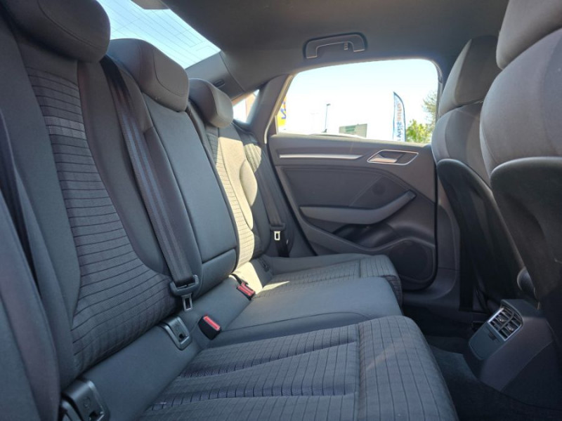 Photo 29 de l'offre de AUDI A3 SPORTBACK BERLINE 30 TDI 116 S Tronic 7 SPORT 4P GPS Xénon Plus SC JA17 à 19950€ chez Mérignac auto