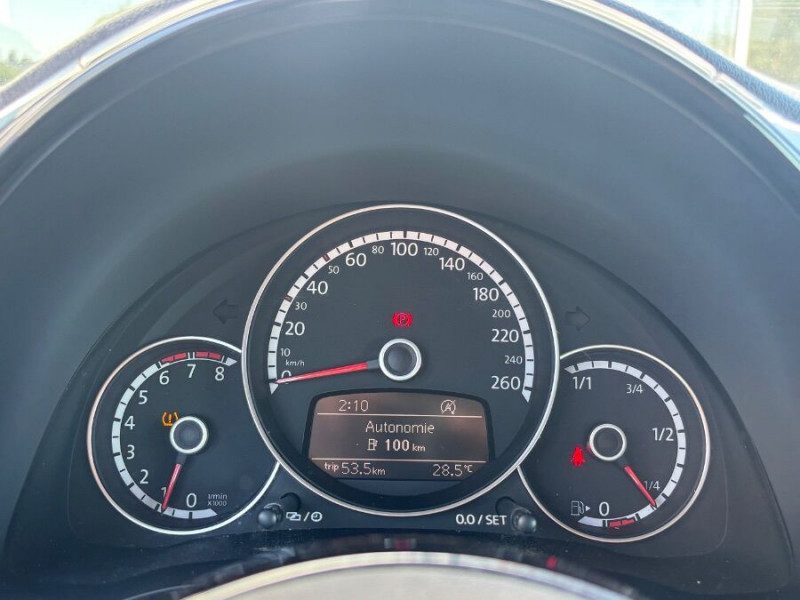 Photo 19 de l'offre de VOLKSWAGEN COCCINELLE CABRIOLET 1.2 TSI 105 BVM6 GPS Radars à 15950€ chez Mérignac auto