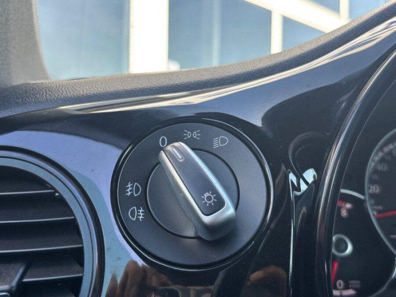 Photo 18 de l'offre de VOLKSWAGEN COCCINELLE CABRIOLET 1.2 TSI 105 BVM6 GPS Radars à 15950€ chez Mérignac auto
