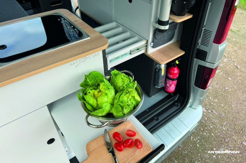 Photo 34 de l'offre de RENAULT TRAFIC VAN ANTILOPE VAN Aménagé FLEX PLUS 2.0 DCi 150 EAG9 L1 CONFORT 4PL JA17 Attel+Pte Vélo Dispo 08.26 à 58300€ chez Mérignac auto