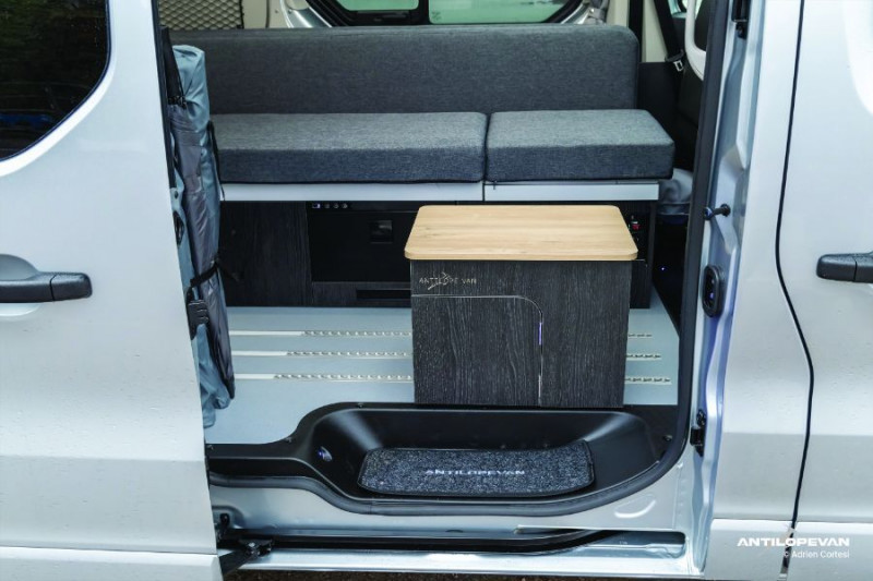 Photo 28 de l'offre de RENAULT TRAFIC VAN ANTILOPE VAN Aménagé FLEX PLUS 2.0 DCi 150 EAG9 L1 CONFORT 4PL JA17 Attel+Pte Vélo Dispo 08.26 à 58300€ chez Mérignac auto