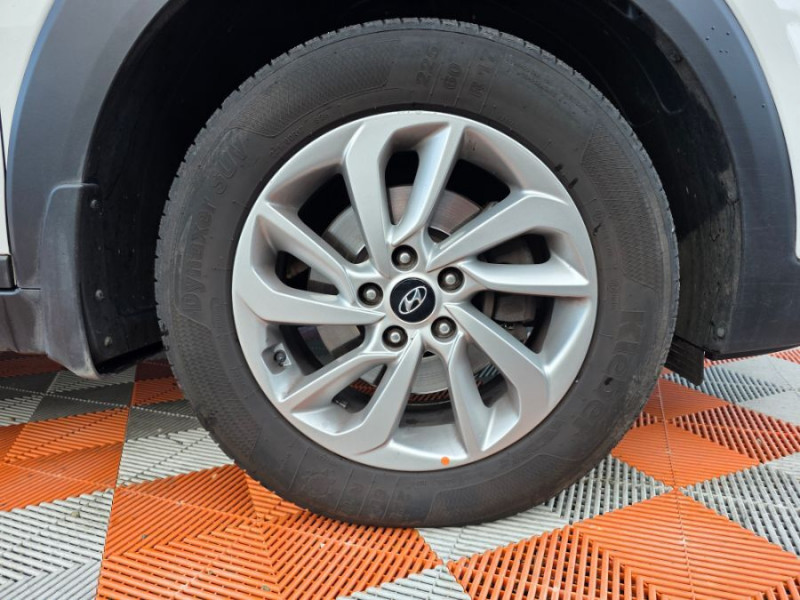 Photo 16 de l'offre de HYUNDAI TUCSON III 1.7 CRDI 115 BVM6 NAVI PACK Camera SC à 13450€ chez Mérignac auto