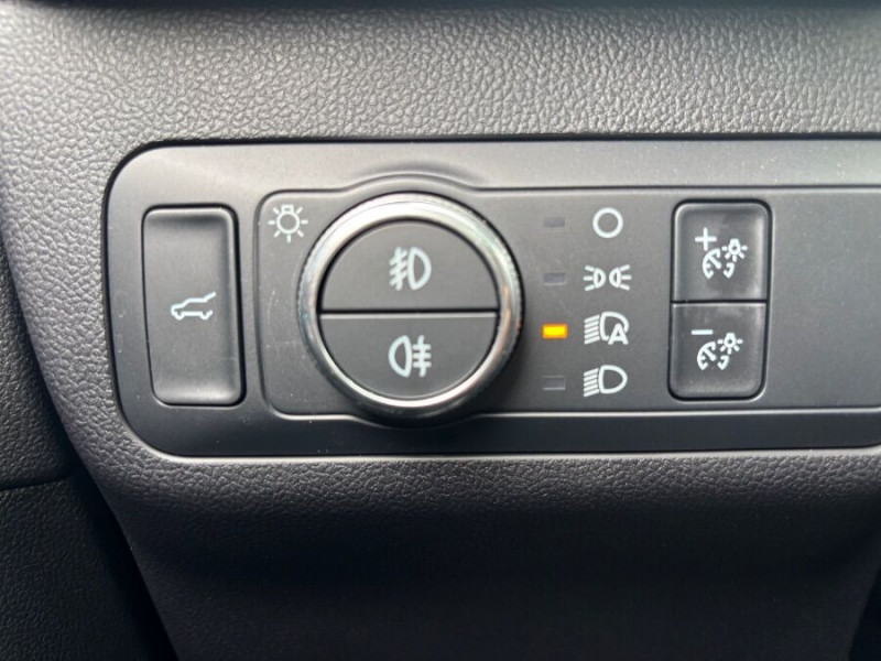 Photo 13 de l'offre de FORD KUGA 2.0 ECOBLUE D 120 BVA8 ST LINE X TOE 360° Attel. Options... à 26890€ chez Mérignac auto