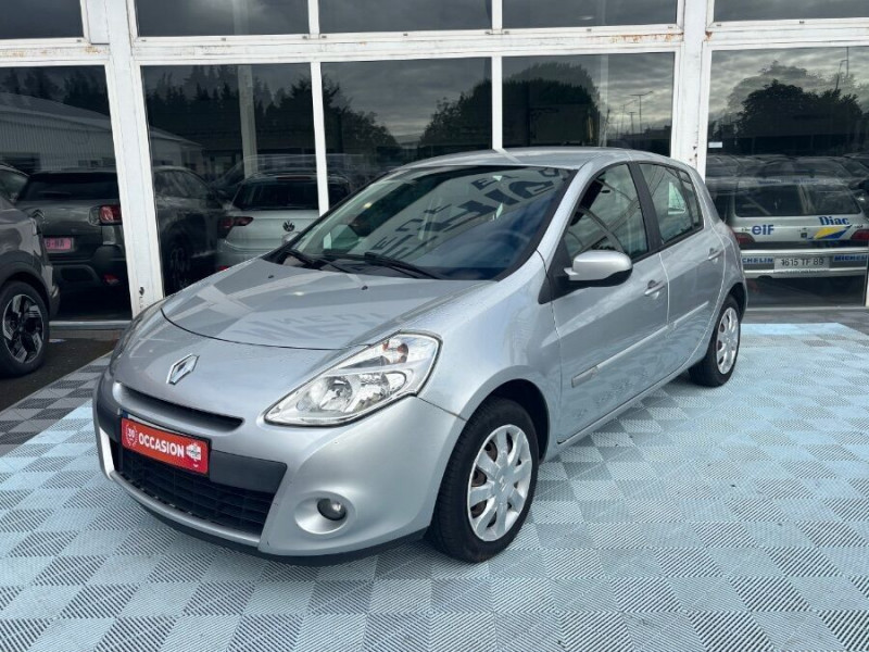 Photo 1 de l'offre de RENAULT CLIO III 1.2 16V 75 5P CLM Crit'Air 1 à 4950€ chez Mérignac auto