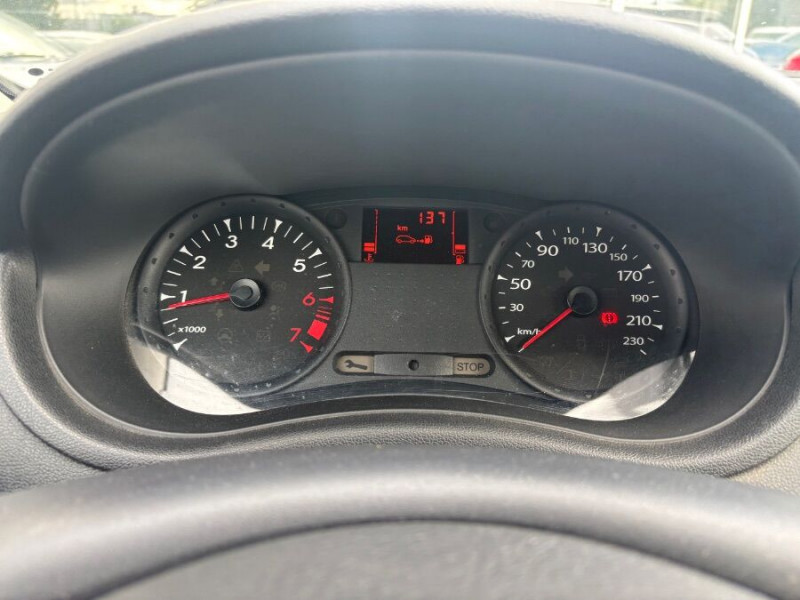 Photo 15 de l'offre de RENAULT CLIO III 1.2 16V 75 5P CLM Crit'Air 1 à 4950€ chez Mérignac auto