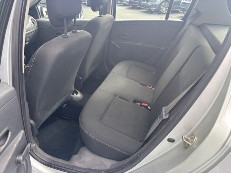 Photo 12 de l'offre de RENAULT CLIO III 1.2 16V 75 5P CLM Crit'Air 1 à 4950€ chez Mérignac auto