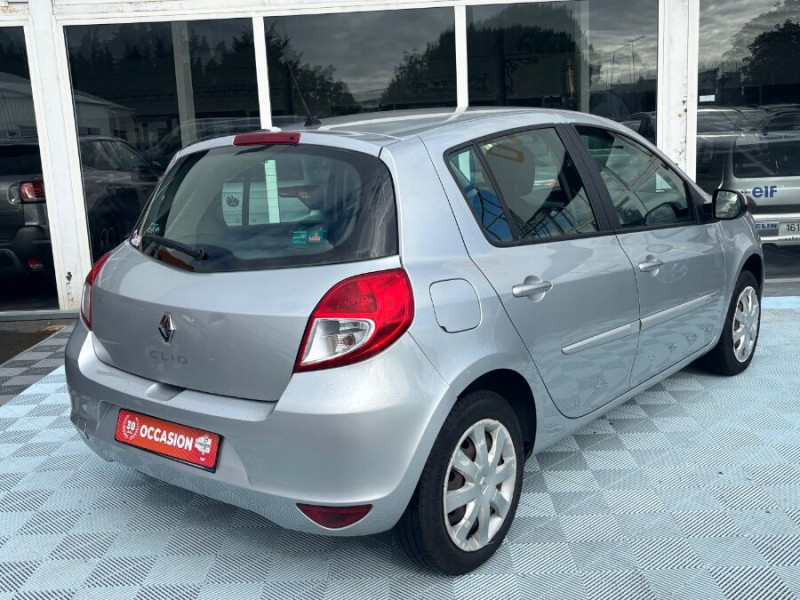 Photo 5 de l'offre de RENAULT CLIO III 1.2 16V 75 5P CLM Crit'Air 1 à 4950€ chez Mérignac auto