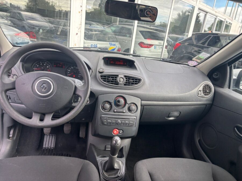 Photo 3 de l'offre de RENAULT CLIO III 1.2 16V 75 5P CLM Crit'Air 1 à 4950€ chez Mérignac auto