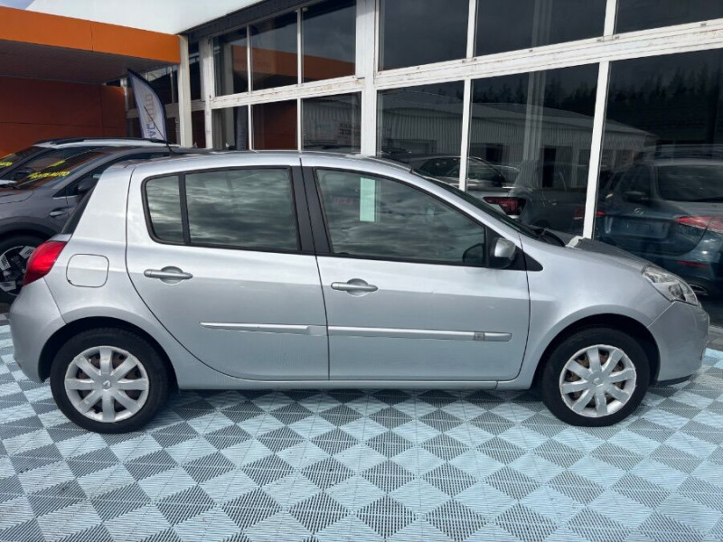 Photo 7 de l'offre de RENAULT CLIO III 1.2 16V 75 5P CLM Crit'Air 1 à 4950€ chez Mérignac auto