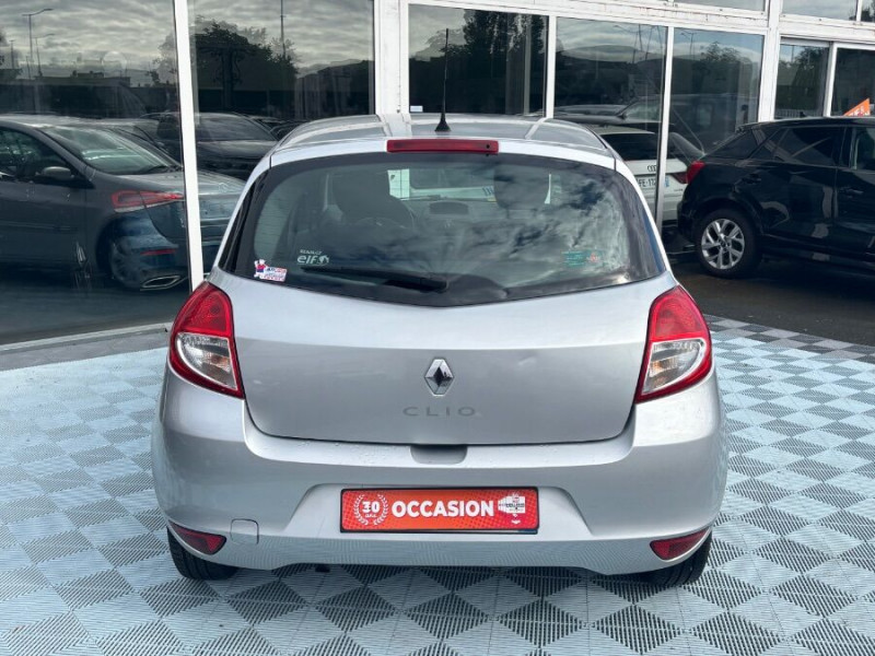 Photo 6 de l'offre de RENAULT CLIO III 1.2 16V 75 5P CLM Crit'Air 1 à 4950€ chez Mérignac auto