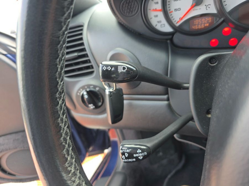 Photo 19 de l'offre de PORSCHE 911 996 3.4 300cv Tiptronic CARRERA 4 TOE Carnet à 28500€ chez Mérignac auto
