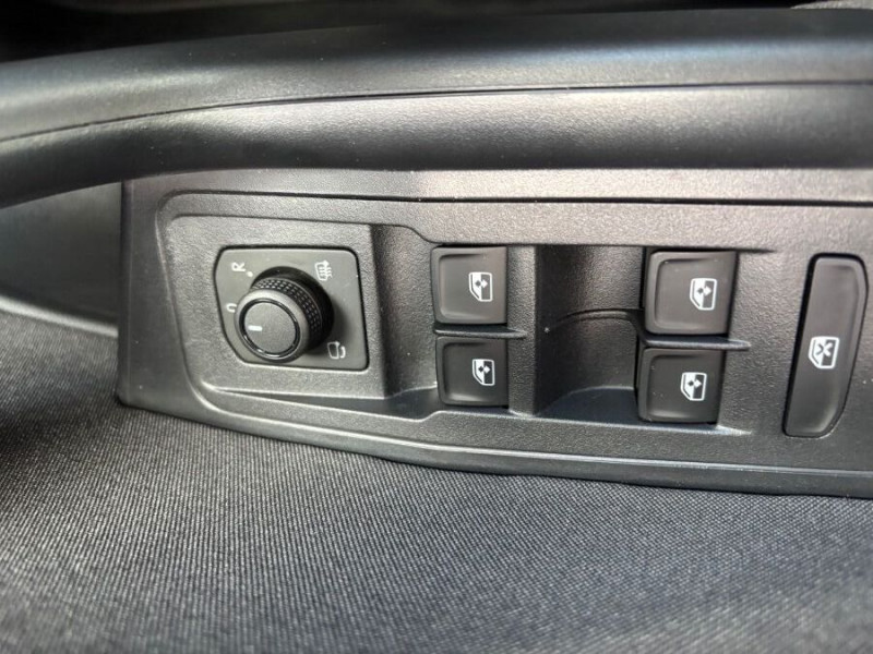 Photo 18 de l'offre de VOLKSWAGEN T-ROC 2.0 TDI 150 DSG STYLE EDITION Caméra Key Less 1ère Main à 31950€ chez Mérignac auto