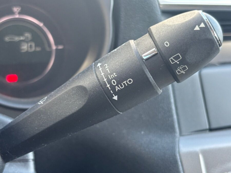 Photo 19 de l'offre de CITROEN C4 1.2 PureTech 110 FEEL CLIM Auto Radar Bluetooth à 9950€ chez Mérignac auto