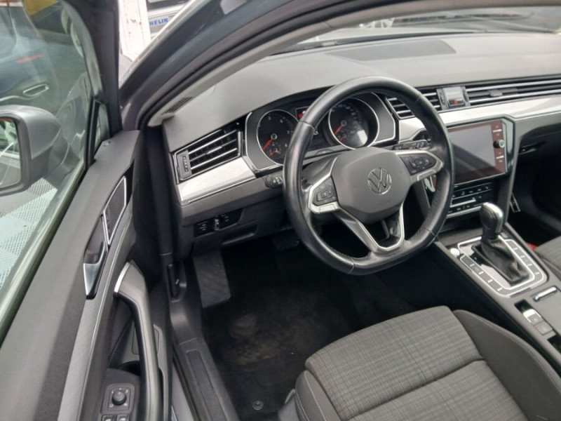 Photo 16 de l'offre de VOLKSWAGEN PASSAT SW VIII 2.0 TDI 122 DSG7 STYLE BUSINESS GPS Radars ACC Hayon EL. 1ère Main à 21450€ chez Mérignac auto
