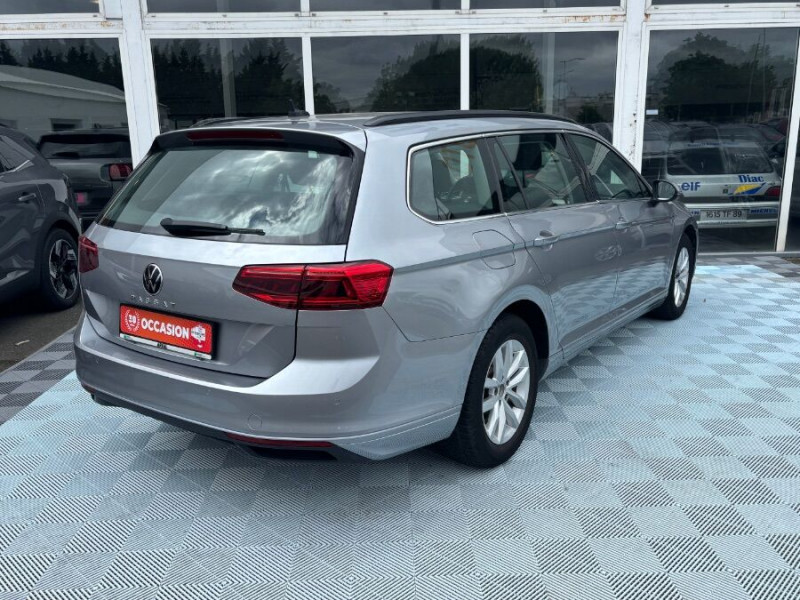 Photo 3 de l'offre de VOLKSWAGEN PASSAT SW VIII 2.0 TDI 122 DSG7 STYLE BUSINESS GPS Radars ACC Hayon EL. 1ère Main à 21450€ chez Mérignac auto