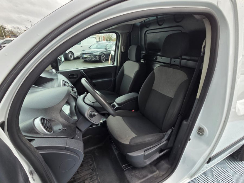 Photo 4 de l'offre de RENAULT KANGOO EXPRESS II 1.5 Blue dCi 75 GRAND CONFORT CLIM 2PL 1ère Main 9900.H.T. à 9900€ chez Mérignac auto
