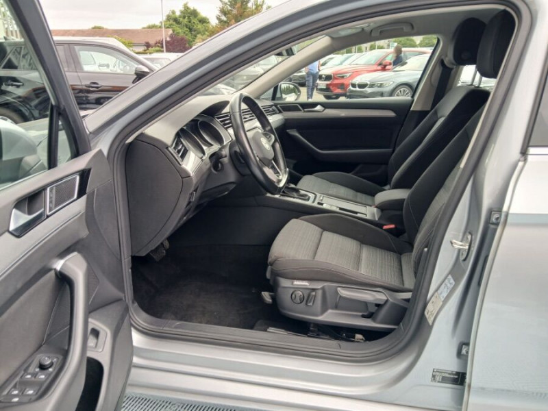 Photo 17 de l'offre de VOLKSWAGEN PASSAT SW VIII 2.0 TDI 122 DSG7 STYLE BUSINESS GPS Radars ACC Hayon EL. 1ère Main à 21450€ chez Mérignac auto