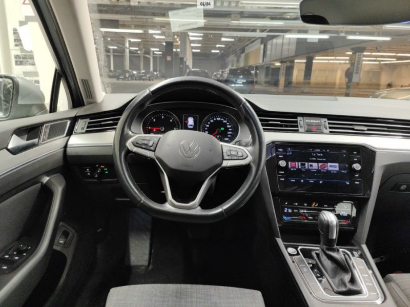 Photo 5 de l'offre de VOLKSWAGEN PASSAT SW VIII 2.0 TDI 122 DSG7 STYLE BUSINESS GPS Radars ACC Hayon EL. 1ère Main à 21450€ chez Mérignac auto