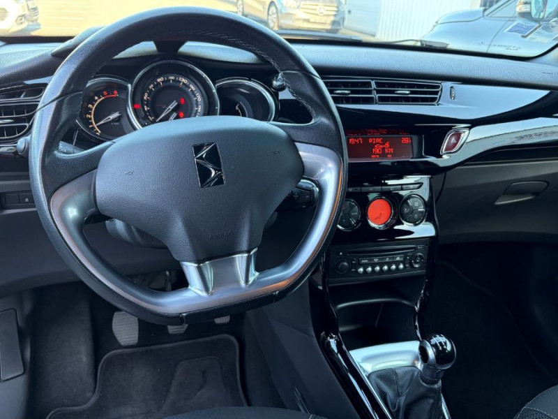 Photo 12 de l'offre de CITROEN DS3 1.6 E-HDI 90 SO CHIC JA16 Radar à 8900€ chez Mérignac auto