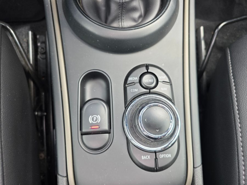 Photo 23 de l'offre de MINI COUNTRYMAN (F60) 1.5i 136 BVA7 COOPER Edition NORTHWOOD TOE Hayon EL. à 24900€ chez Mérignac auto
