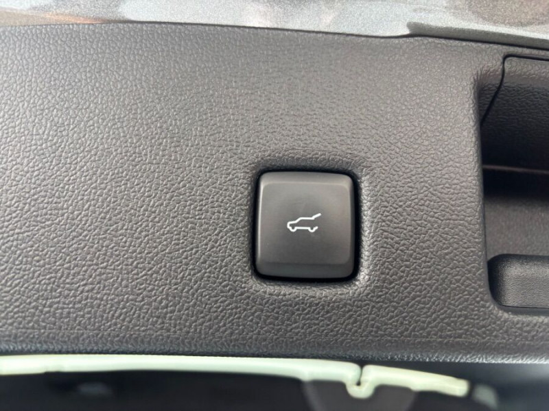 Photo 8 de l'offre de FORD KUGA 2.0 ECOBLUE D 120 BVA8 ST LINE X 360° Attel. Options... à 24950€ chez Mérignac auto