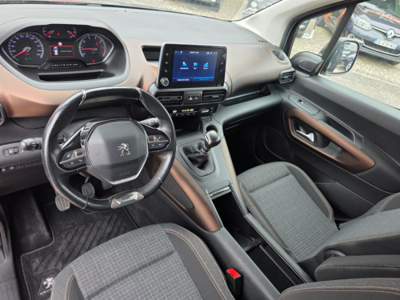 Photo 15 de l'offre de PEUGEOT RIFTER 1.5 BlueHDi 130 BVM6 GT JA17 230V Attel. à 21950€ chez Mérignac auto