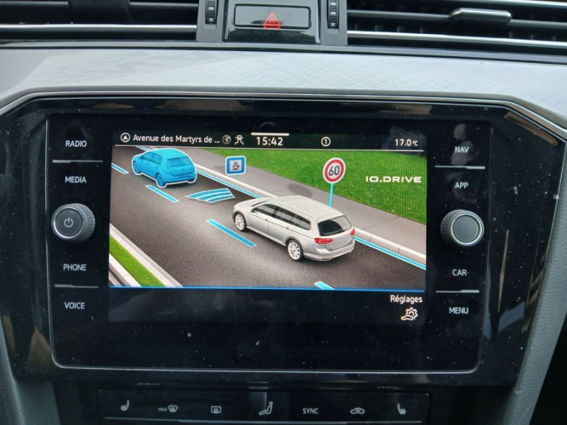 Photo 22 de l'offre de VOLKSWAGEN PASSAT SW VIII 2.0 TDI 150 DSG7 STYLE BUSINESS GPS Camera ACC Hayon EL. 1ère Main à 27990€ chez Mérignac auto