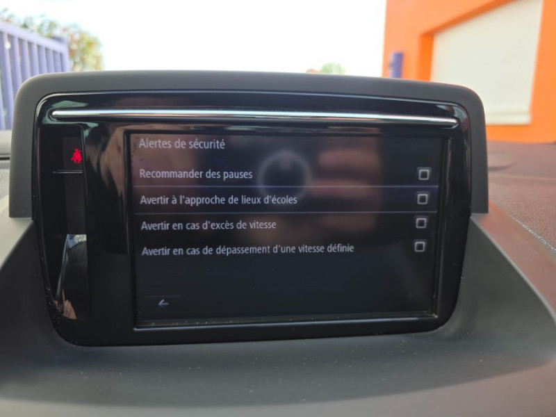 Photo 34 de l'offre de RENAULT MEGANE III 1.5 DCI 110 BVM6 Ph.3 BOSE Camera JA17 Suivie à 8900€ chez Mérignac auto