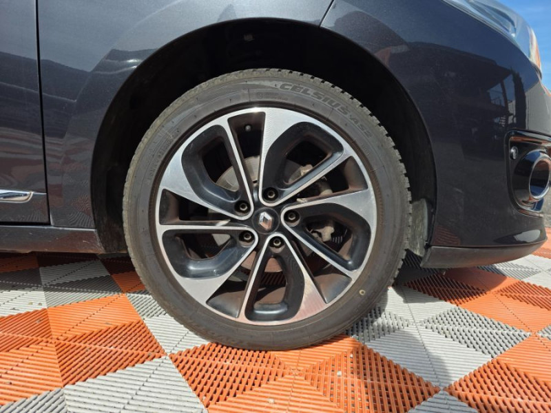 Photo 12 de l'offre de RENAULT MEGANE III 1.5 DCI 110 BVM6 Ph.3 BOSE Camera JA17 Suivie à 8900€ chez Mérignac auto