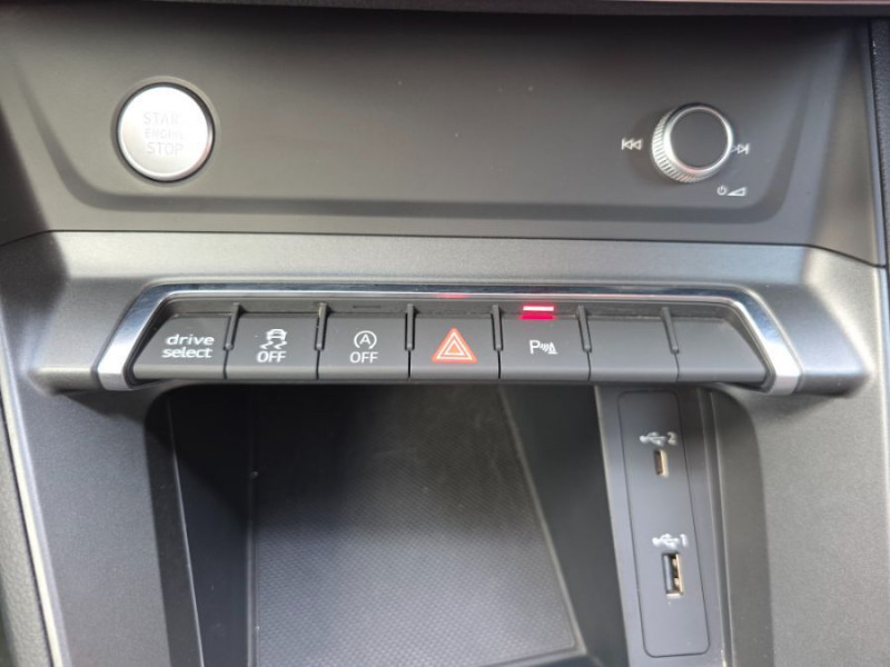 Photo 24 de l'offre de AUDI Q3 35 TDI 150 S tronic 7 S LINE JA19 LED Hayon EL. 1ère Main à 28900€ chez Mérignac auto