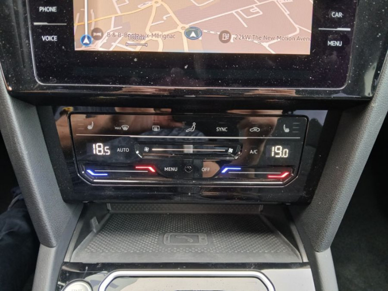 Photo 25 de l'offre de VOLKSWAGEN PASSAT SW VIII 2.0 TDI 150 DSG7 STYLE BUSINESS GPS Camera ACC Hayon EL. 1ère Main à 27990€ chez Mérignac auto