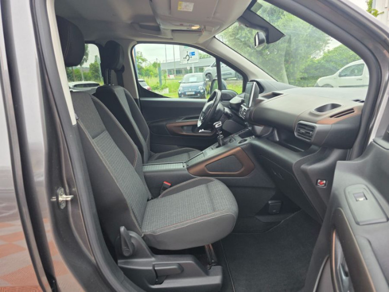 Photo 16 de l'offre de PEUGEOT RIFTER 1.5 BlueHDi 130 BVM6 GT JA17 230V Attel. à 21950€ chez Mérignac auto
