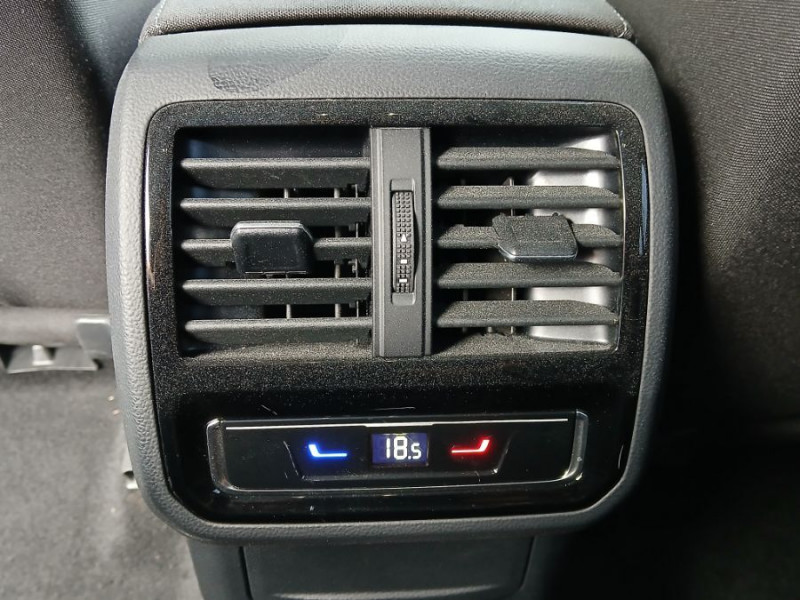 Photo 28 de l'offre de VOLKSWAGEN PASSAT SW VIII 2.0 TDI 150 DSG7 STYLE BUSINESS GPS Camera ACC Hayon EL. 1ère Main à 27990€ chez Mérignac auto