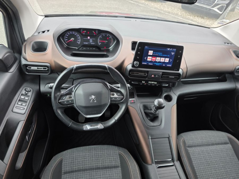 Photo 27 de l'offre de PEUGEOT RIFTER 1.5 BlueHDi 130 BVM6 GT JA17 230V Attel. à 21950€ chez Mérignac auto