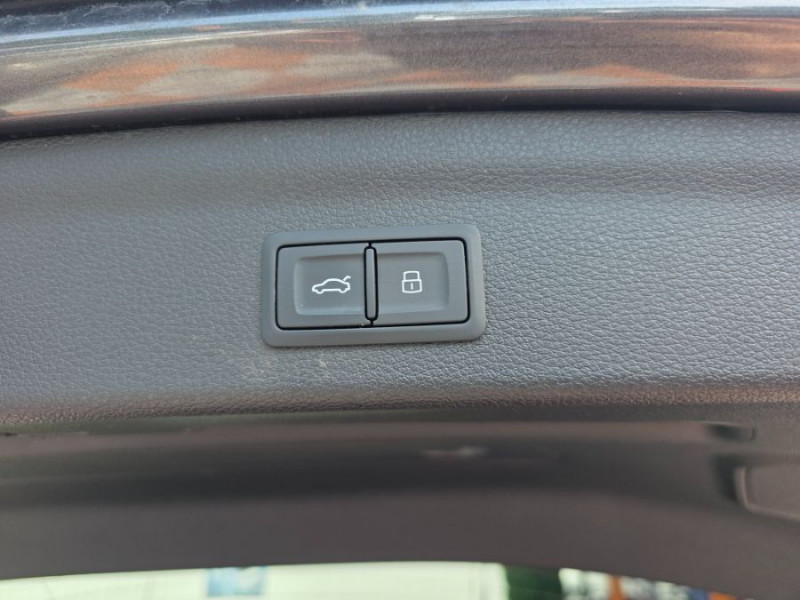 Photo 9 de l'offre de AUDI Q3 35 TDI 150 S tronic 7 S LINE JA19 LED Hayon EL. 1ère Main à 28900€ chez Mérignac auto