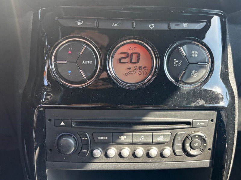 Photo 20 de l'offre de CITROEN DS3 1.6 E-HDI 90 SO CHIC JA16 Radar à 8900€ chez Mérignac auto