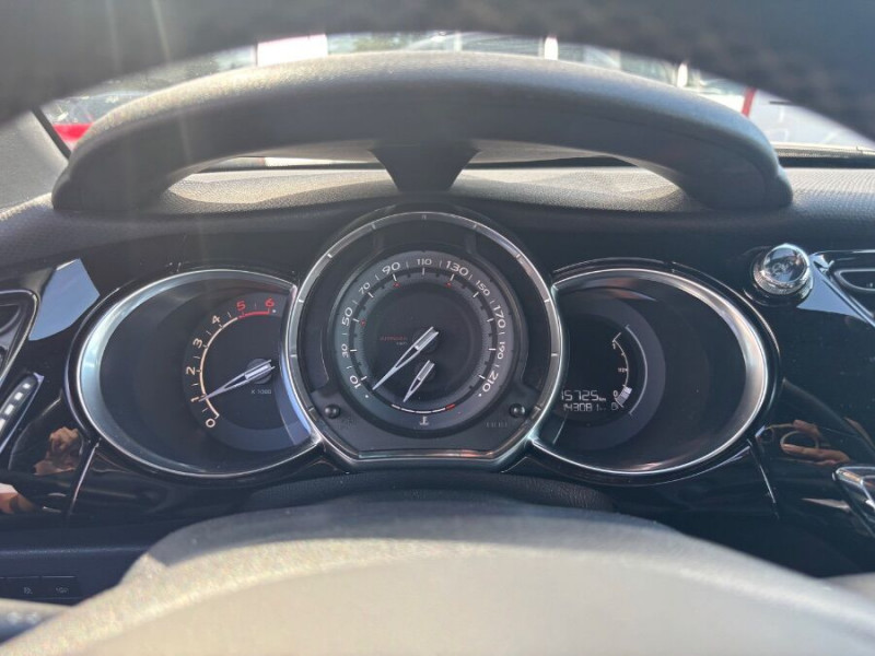 Photo 18 de l'offre de CITROEN DS3 1.6 E-HDI 90 SO CHIC JA16 Radar à 8900€ chez Mérignac auto