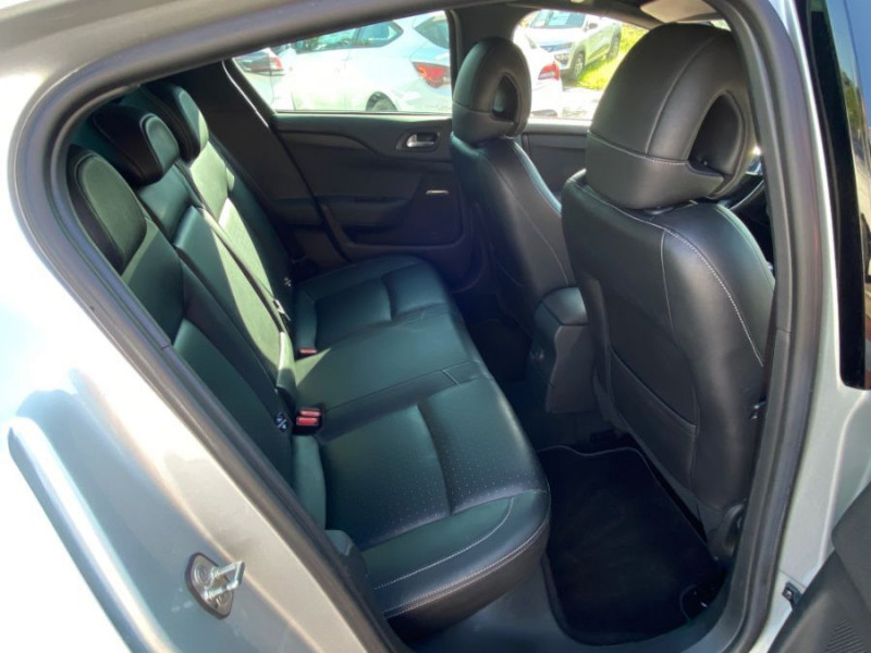 Photo 12 de l'offre de CITROEN DS4 1.6 THP 200 BVM6 SPORT CHIC CUIR JA18 Radars à 9950€ chez Mérignac auto
