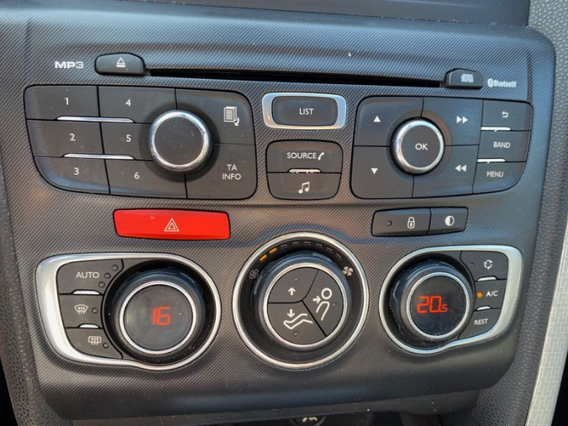 Photo 14 de l'offre de CITROEN DS4 1.6 THP 200 BVM6 SPORT CHIC CUIR JA18 Radars à 9950€ chez Mérignac auto
