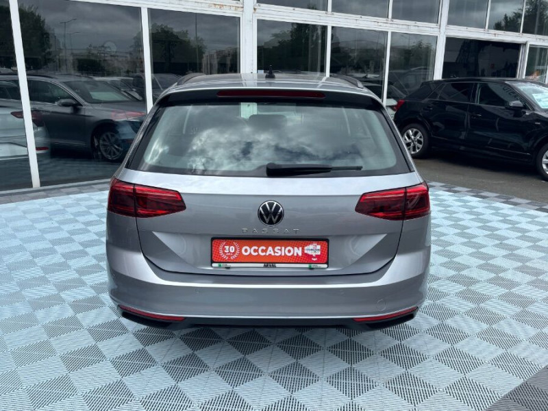 Photo 12 de l'offre de VOLKSWAGEN PASSAT SW VIII 2.0 TDI 122 DSG7 STYLE BUSINESS GPS Radars ACC Hayon EL. 1ère Main à 21450€ chez Mérignac auto