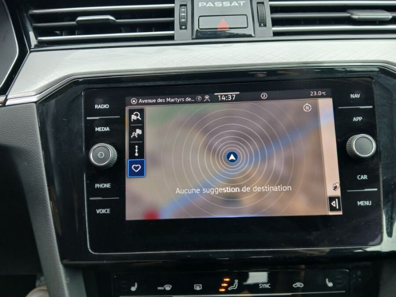 Photo 6 de l'offre de VOLKSWAGEN PASSAT SW VIII 2.0 TDI 122 DSG7 STYLE BUSINESS GPS Radars ACC Hayon EL. 1ère Main à 21450€ chez Mérignac auto