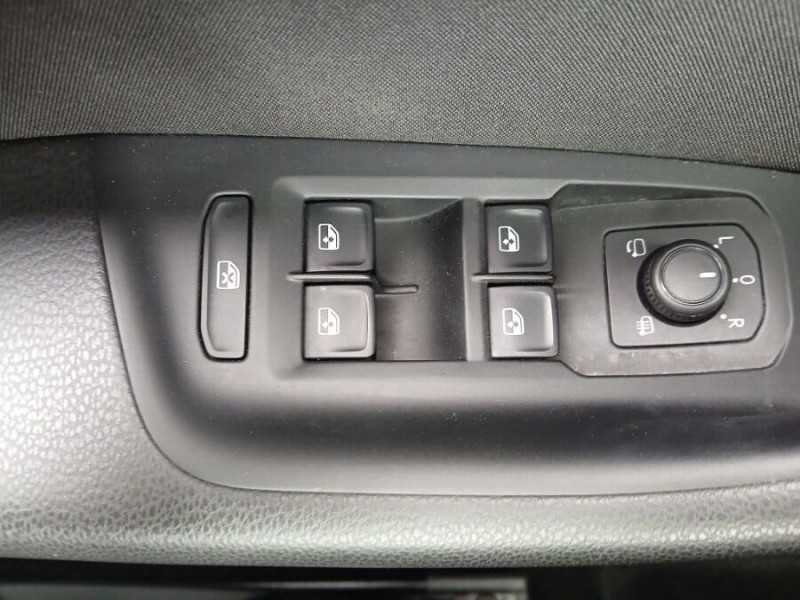 Photo 30 de l'offre de VOLKSWAGEN PASSAT SW VIII 2.0 TDI 122 DSG7 STYLE BUSINESS GPS Radars ACC Hayon EL. 1ère Main à 21450€ chez Mérignac auto