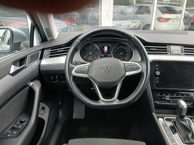 Photo 15 de l'offre de VOLKSWAGEN PASSAT SW VIII 2.0 TDI 122 DSG7 STYLE BUSINESS GPS Radars ACC Hayon EL. 1ère Main à 21450€ chez Mérignac auto