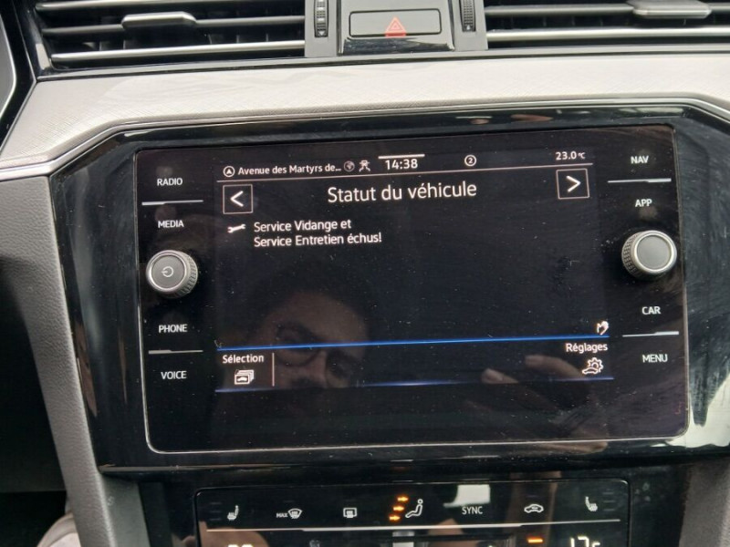 Photo 29 de l'offre de VOLKSWAGEN PASSAT SW VIII 2.0 TDI 122 DSG7 STYLE BUSINESS GPS Radars ACC Hayon EL. 1ère Main à 21450€ chez Mérignac auto