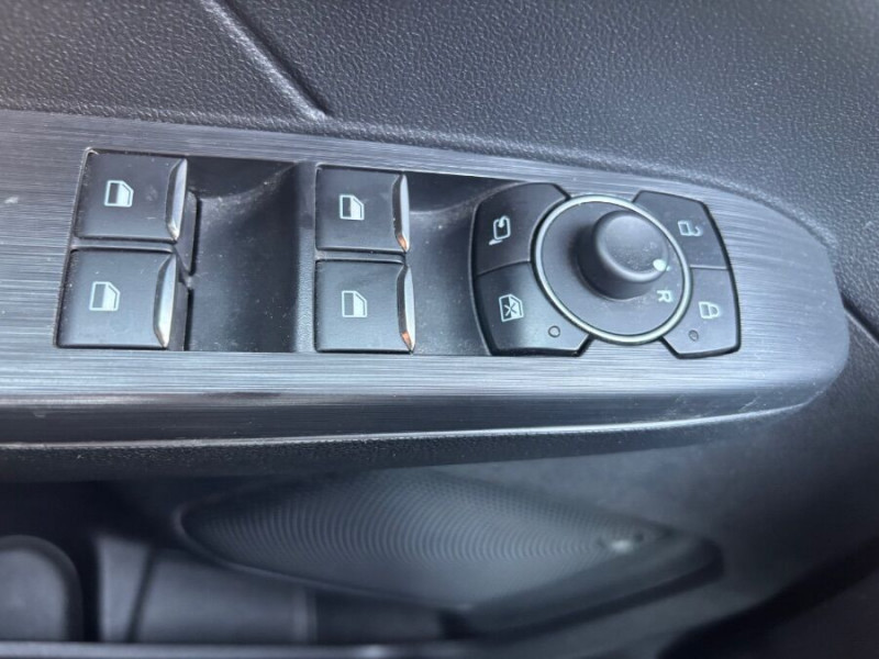 Photo 21 de l'offre de FORD KUGA 2.0 ECOBLUE D 120 BVA8 ST LINE X 360° Attel. Options... à 25390€ chez Mérignac auto